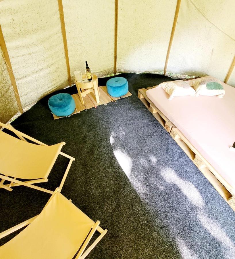 Chateau Moravany - Apartmany, Teepee A Wellness Ronov Nad Doubravou Exterior photo